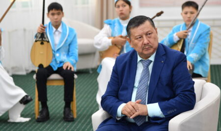 «ӨМІРДІ СҮЙЕМ ЖАНЫММЕН» атты әдеби-сазды кеші